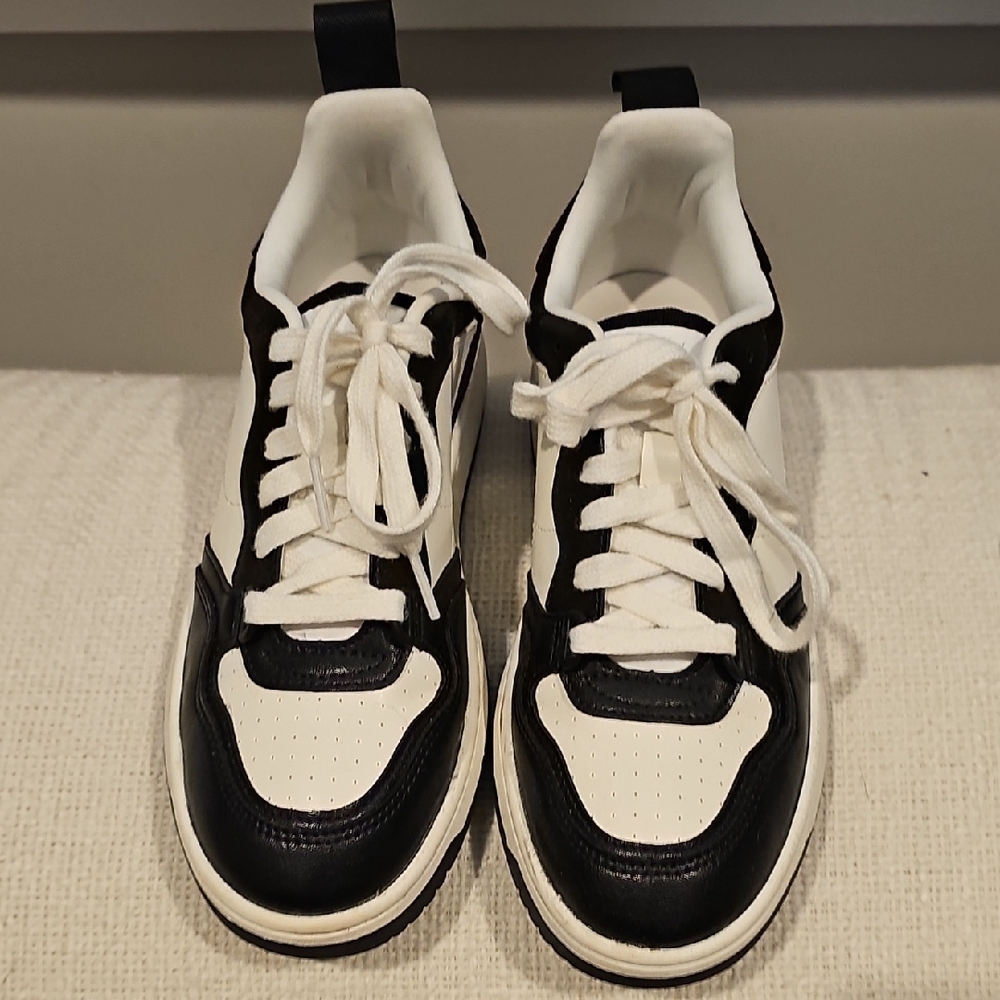 Black and White Women's Sneakers